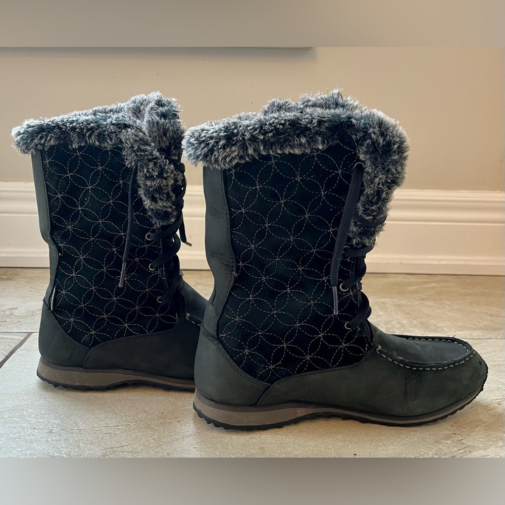 North Face Allure sz 7 insulated winter boots.  Black with “fur” trim. VGUC - Picture 4 of 9